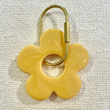 Load image into Gallery viewer, Handmade Daisy Keyring | Golden
