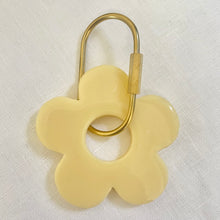 Load image into Gallery viewer, Handmade Daisy Keyring | Butter
