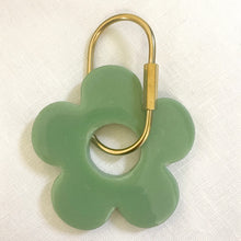 Load image into Gallery viewer, Handmade Daisy Keyring | Light Green
